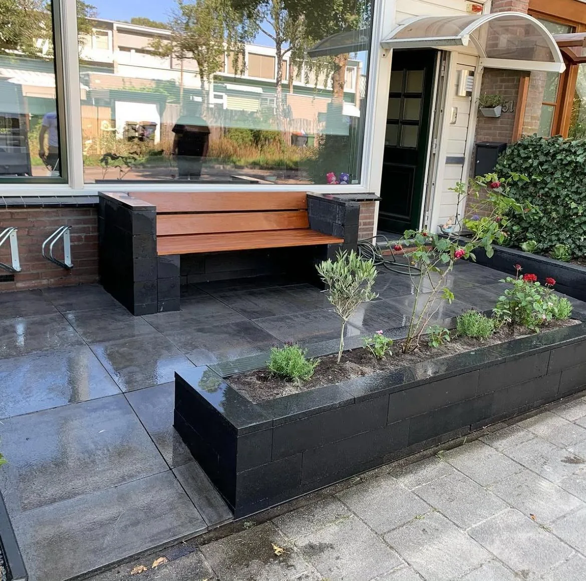 Intieme sfeertuin met stapelblokken